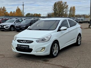 2013 Hyundai Solaris I, белый, 775000 рублей, вид 1