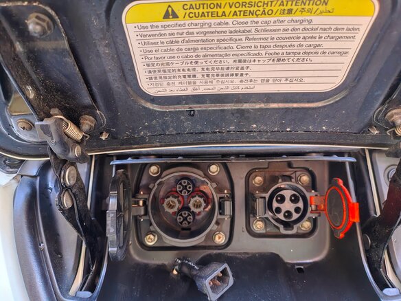 2012 Nissan Leaf (EM57) I (ZE0/AZE0), белый, 808000 рублей - вид 8