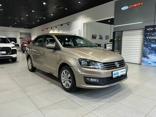 2015 Volkswagen Polo V Рестайлинг, бежевый, 835000 рублей, вид 3