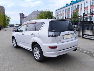 2010 Mitsubishi Outlander II Рестайлинг, белый, 1275000 рублей, вид 5