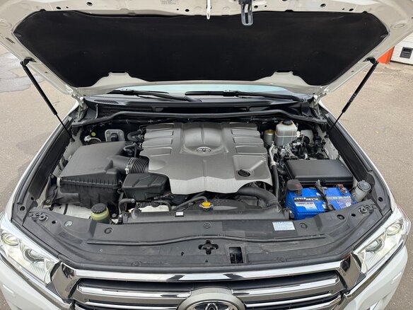 2015 Toyota Land Cruiser 200 Series Рестайлинг 2, белый, 5750000 рублей - вид 21
