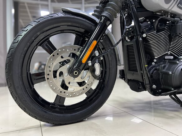2024 Harley-Davidson Street Bob, серый - вид 12