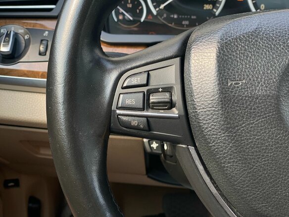 2012 BMW 7 серии 740Li V (F01/F02/F04), бежевый - вид 18