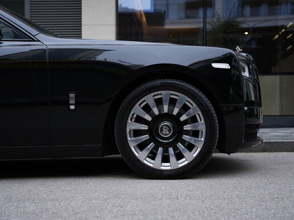 2021 Rolls-Royce Phantom VIII (Series I), чёрный, 49000000 рублей - вид 13