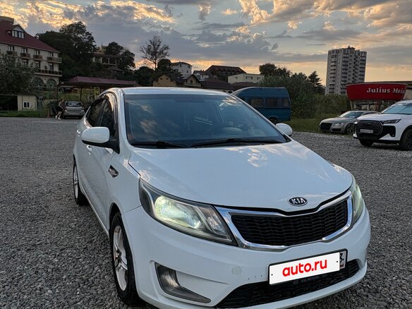 2012 Kia Rio 4-speed III, белый, 650000 рублей - вид 5