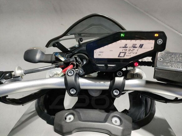 2015 Yamaha MT-09 (FZ-09), серебристый, 710000 рублей - вид 5