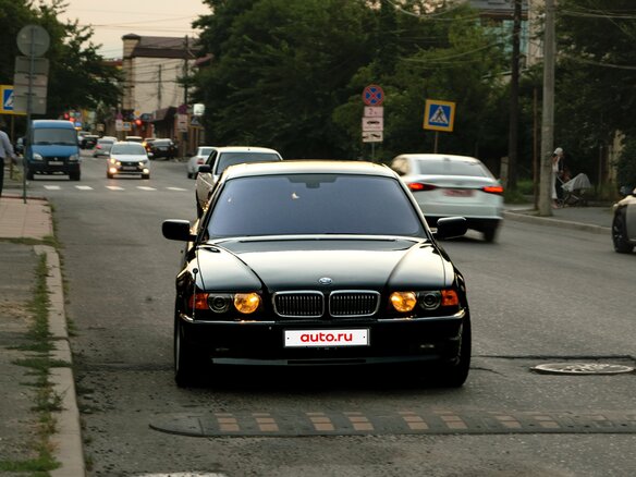 2000 BMW 7 серии 740i III (E38) Рестайлинг, чёрный, 1550000 рублей - вид 11