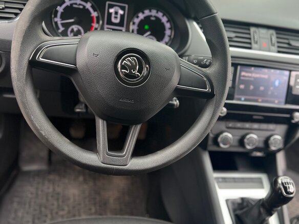 2018 Skoda Octavia III (A7) Рестайлинг, чёрный, 1450000 рублей - вид 10
