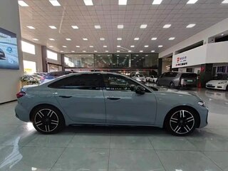 2026 Audi A5 L III (B10), серебристый, 5677333 рублей, вид 4