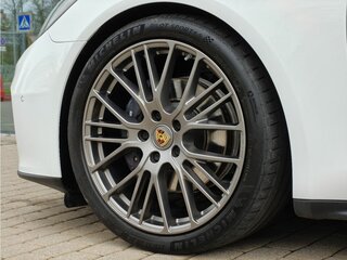 2022 Porsche Panamera 4 II Рестайлинг, белый, 12500000 рублей, вид 2