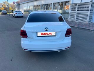 2015 Volkswagen Polo V Рестайлинг, белый, 800000 рублей, вид 3