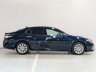 2018 Toyota Camry VIII (XV70), синий, 2645750 рублей, вид 4