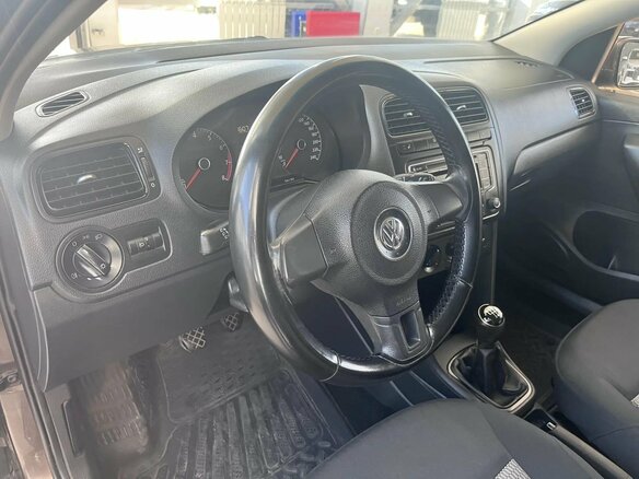 2014 Volkswagen Polo V, коричневый - вид 8