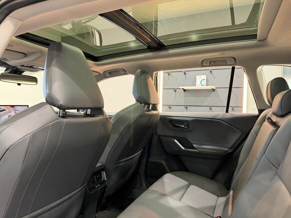 2025 Toyota RAV4 VI (XA60), чёрный, 4700000 рублей - вид 5