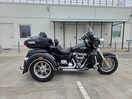 2017 Harley-Davidson Tri Glide, чёрный, 2799000 рублей, вид 1