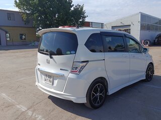2014 Honda Freed I Рестайлинг 2, белый, 1203000 рублей, вид 4