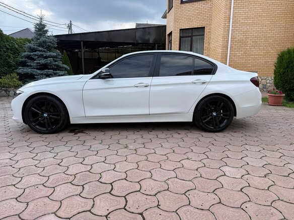 2016 BMW 3 серии 320i VI (F3x) Рестайлинг, белый, 2000000 рублей - вид 4