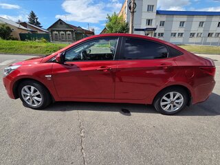 2016 Hyundai Solaris I Рестайлинг, красный, 1050000 рублей, вид 5
