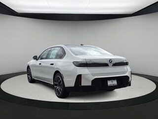 2026 BMW 7 серии 740 xDrive VII (G70) Рестайлинг, белый, 16652931 рублей, вид 4