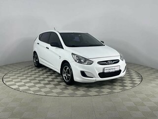 2013 Hyundai Solaris I, белый, 578000 рублей, вид 3