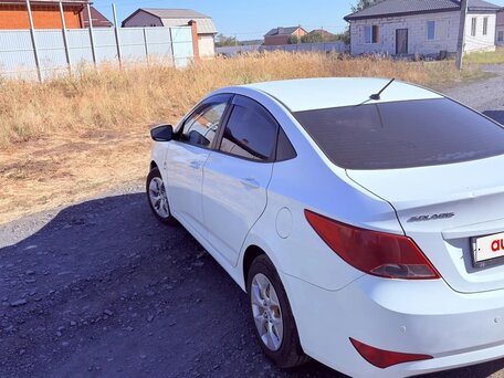 2016 Hyundai Solaris I Рестайлинг, белый, 860000 рублей, вид 4