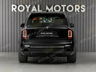 2025 Rolls-Royce Cullinan Black Badge I Рестайлинг (Series II), чёрный, 69800000 рублей, вид 4