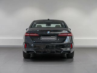 2024 BMW 5 серии 525i VIII (G60/G61/G68), чёрный, 6650000 рублей, вид 5