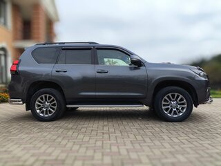 2018 Toyota Land Cruiser Prado 150 Series Рестайлинг 2, серый, 4499000 рублей, вид 4