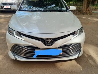 2018 Toyota Camry VIII (XV70), белый, 2150000 рублей, вид 1