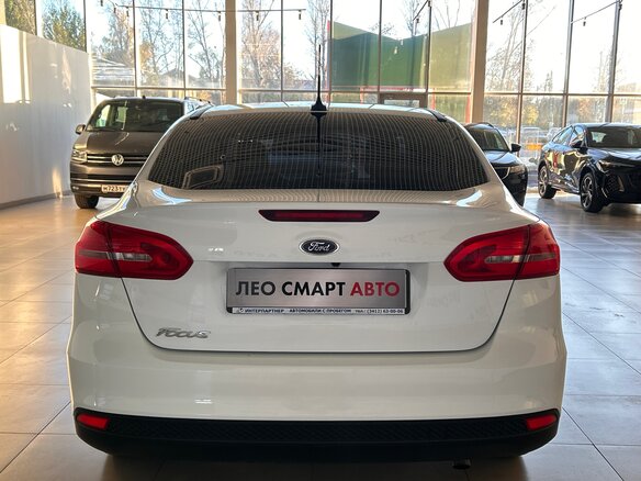 2017 Ford Focus III Рестайлинг, белый, 1249000 рублей - вид 5
