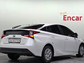 2022 Toyota Prius IV Рестайлинг (XW50), белый, 1757000 рублей, вид 3