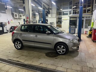 2012 Skoda Fabia II Рестайлинг, золотистый, 800000 рублей, вид 3