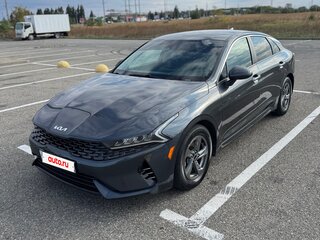 2021 Kia K5 III, серый, 2350000 рублей, вид 1