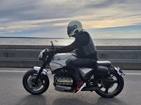 1984 BMW K 1100 RS, серебристый, 295000 рублей, вид 2