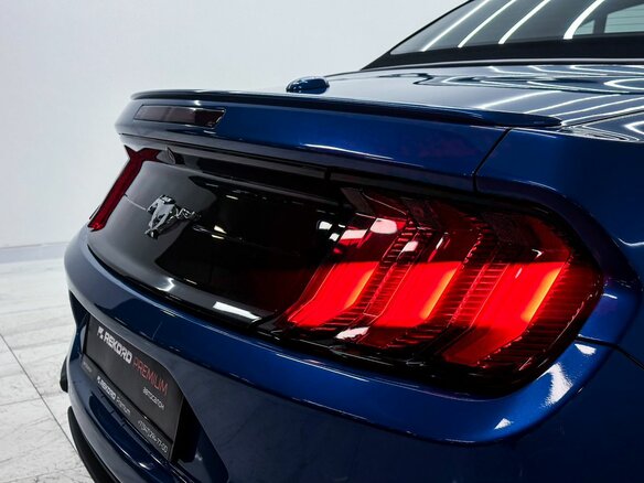 2019 Ford Mustang VI Рестайлинг, синий, 3200000 рублей - вид 30