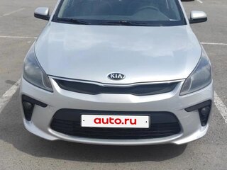 2017 Kia Rio IV, серебристый, 880000 рублей, вид 1