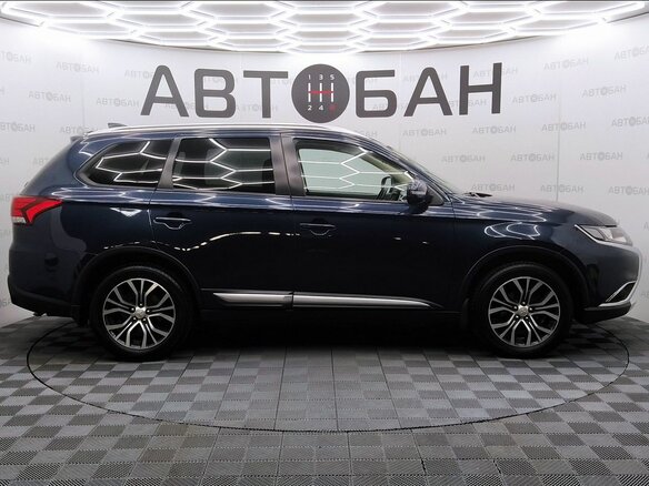 2018 Mitsubishi Outlander III Рестайлинг 2, синий, 1675000 рублей - вид 5