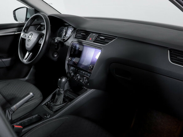 2017 Skoda Octavia III (A7) Рестайлинг, серебристый, 1498000 рублей - вид 8