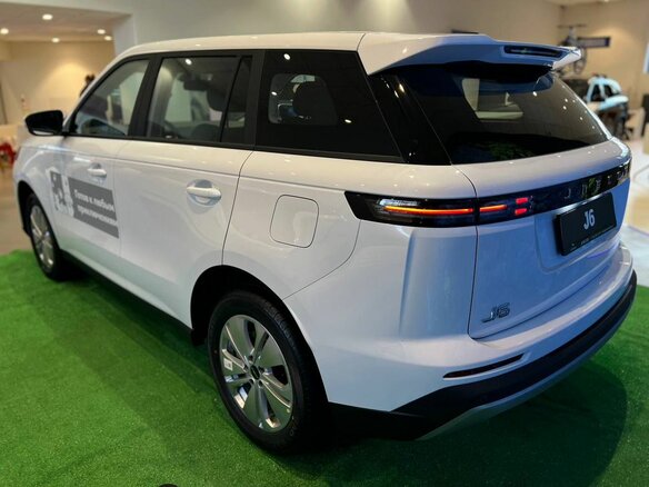 2026 Jaecoo J6, белый, 2330000 рублей - вид 4