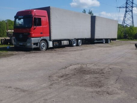 2004 Mercedes-Benz Actros, красный, 2990000 рублей, вид 1