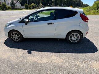 2011 Ford Fiesta Mk6, белый, 560000 рублей, вид 4