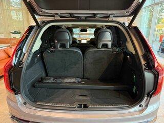 2025 Volvo XC90 B5 II Рестайлинг 2, серебристый, 9990000 рублей, вид 5