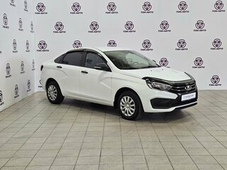 2024 Lada (ВАЗ) Vesta I Рестайлинг (NG), белый, 997000 рублей, вид 3