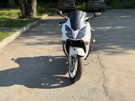 2006 Honda VFR 800, белый, 595000 рублей, вид 2