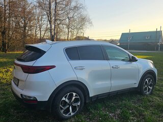 2019 Kia Sportage IV Рестайлинг, белый, 2100000 рублей, вид 5