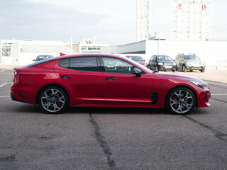 2019 Kia Stinger I, красный, 2468000 рублей, вид 4