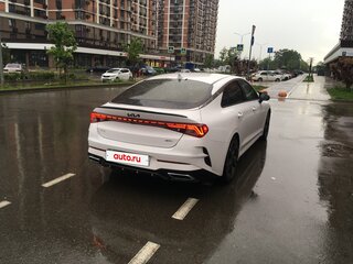 2022 Kia K5 III, белый, 2400000 рублей, вид 4