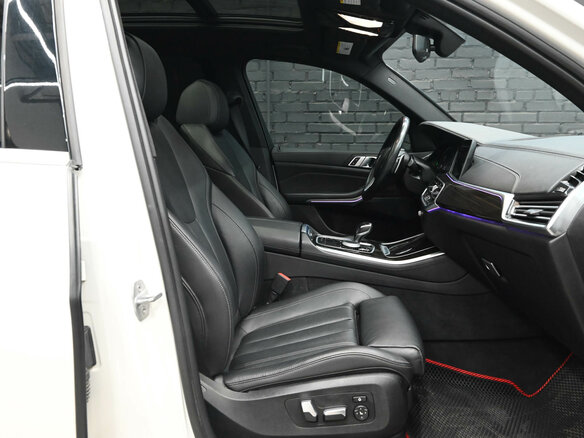 2019 BMW X5 40i IV (G05/G18), белый, 5000000 рублей - вид 7
