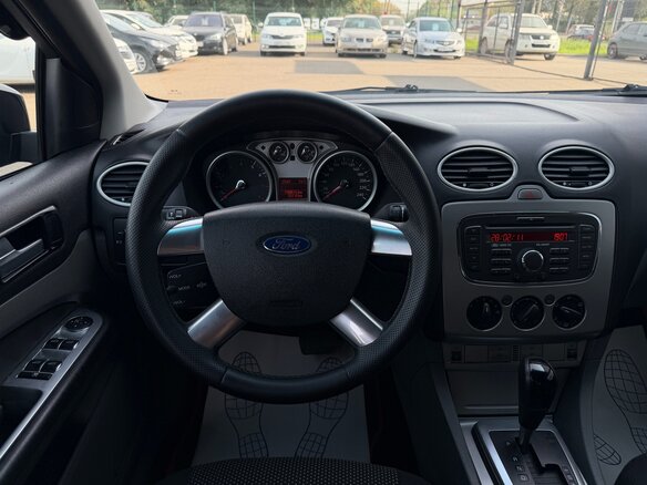 2011 Ford Focus II Рестайлинг, чёрный, 650000 рублей - вид 9