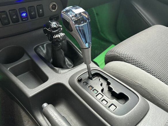 2013 Toyota Hilux Arctic Trucks AT38 VII Рестайлинг, чёрный, 2399000 рублей - вид 18